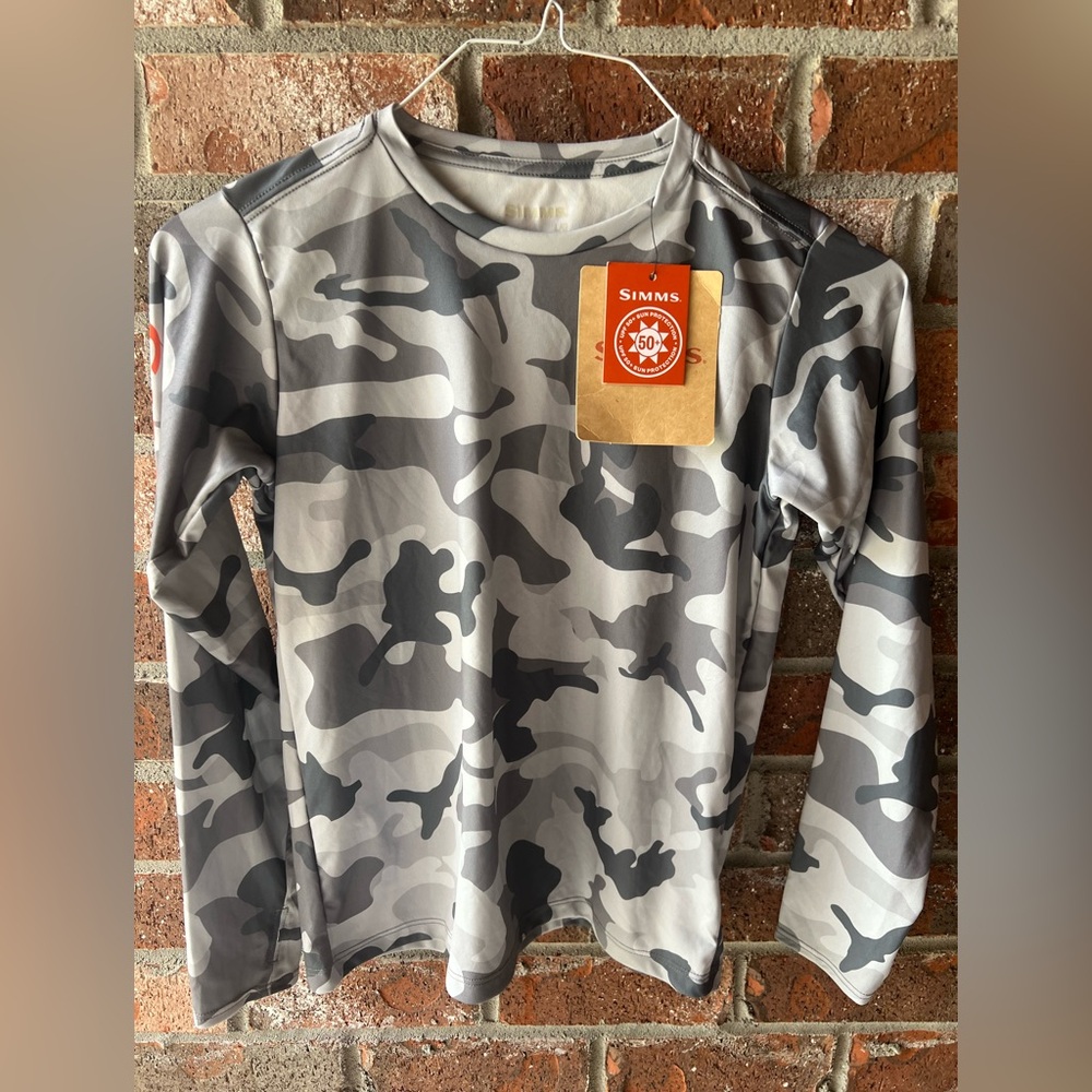 NWT - K'ids SOLAR TECH CREW NECK
Woodland Camo Steel size large